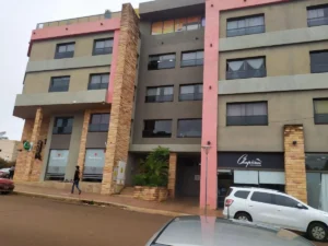 Local comercial · 300m² · 7 ambientes · 2 cocheras local apostoles 14